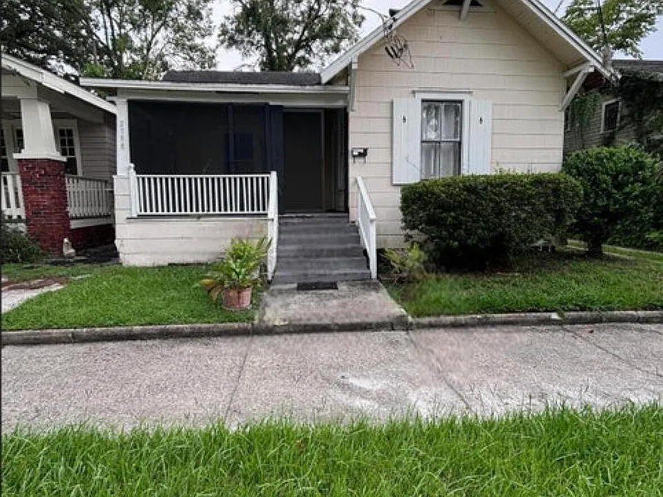 2798 Herschel St