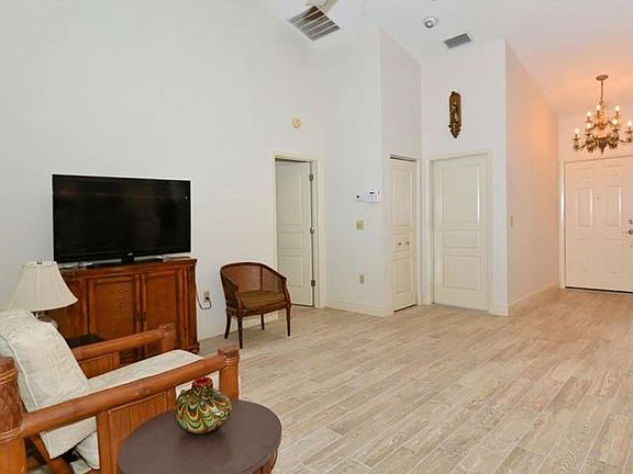 2nd image of 2304 Hickory Ave