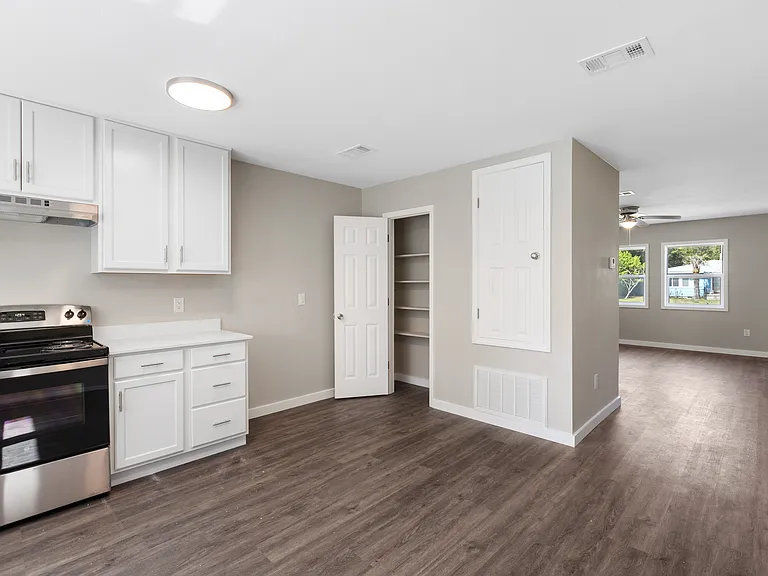 225 Etta St — Photo 8