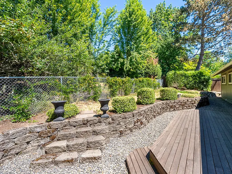 2133 SW Marigold St — Photo 28