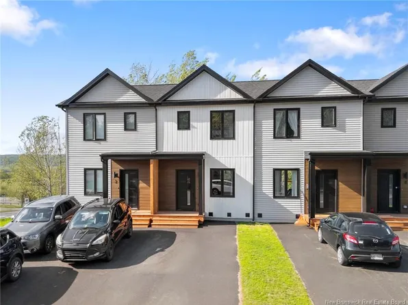 4 Westwood Dr, Fredericton, NB E3C 1K9