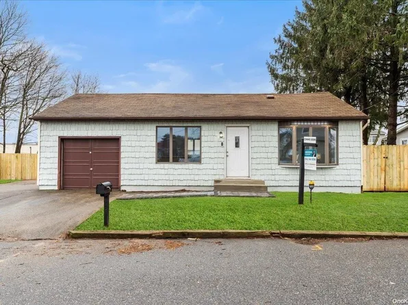 142 Terrace Avenue, West Babylon, NY 11704