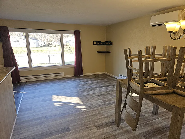 1009 N Twyckenham Dr — Photo 6