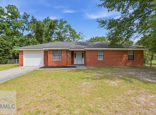 39 Henry Ln, Hinesville, GA 31313