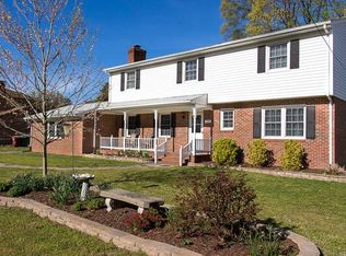 102 Appomattox Ct, Colonial Heights, VA 23834