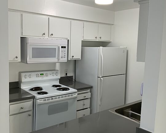 2nd image of 4207 Raintree Cir