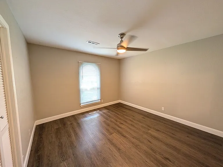 1604 S Redbud Pl — Photo 9
