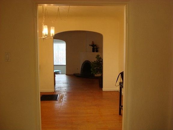 3rd image of 300 Cardenas Dr NE