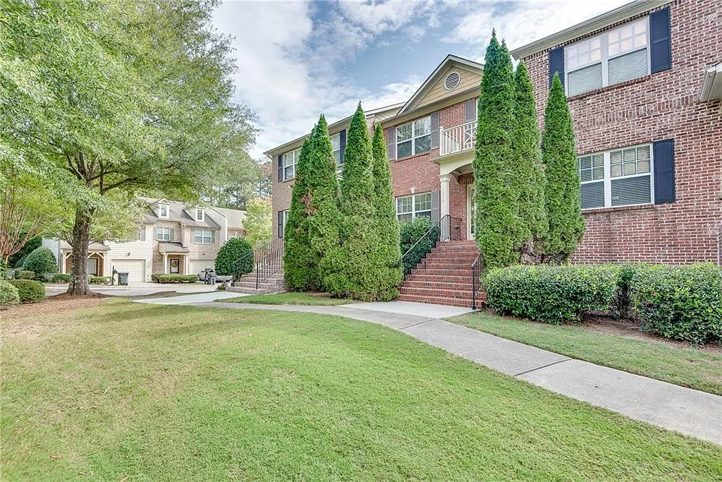 3 bed, 3.0 bath, 1540 sqft, $2,350 — Photo 3