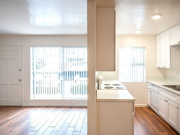 5th image of 936 Loring St APT 1C