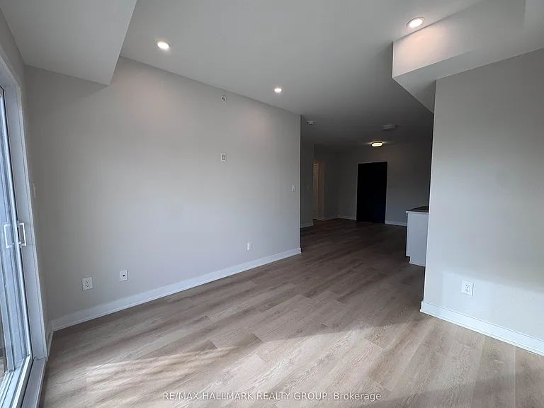 2370 Tenth Line Rd #302 — Photo 10
