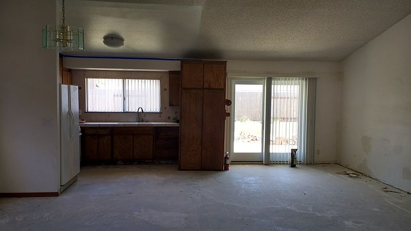 2nd image of 914 W Lemon Ave