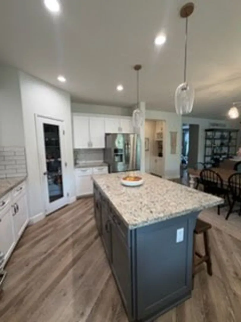 Spacious 4 Bedroom Home with Outdoor Entertaining Space — Photo 2