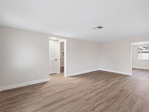 4th image of 7811 Ilex Dr