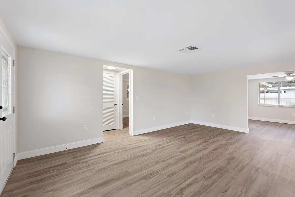 Building Photo - 7811 Ilex Dr