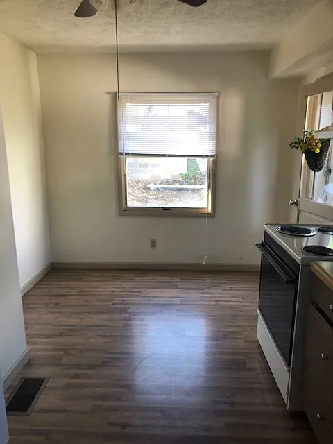 2 bed, 1.0 bath, 1200 sqft, $800 — Photo 2