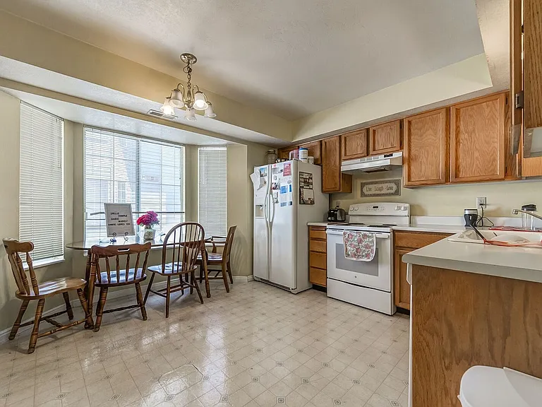 547 N 300 E #5 — Photo 4