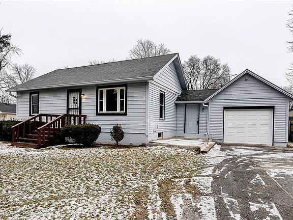 3rd image of 1411 Mary Dr
