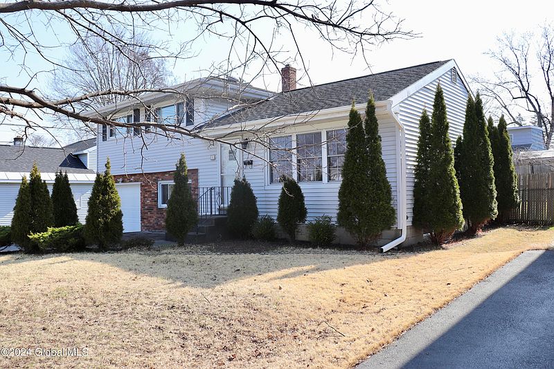 4th image of 99 Pinehurst Avenue