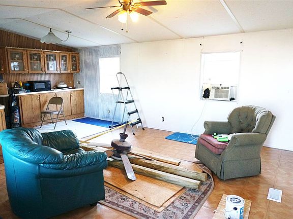 4th image of 207 Sophie St