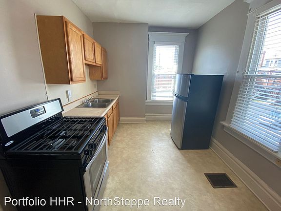 3rd image of 1467 Worthington St #16884045