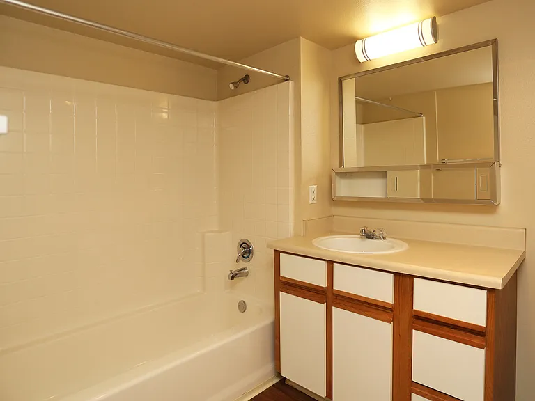 Castaic Lake Senior Apts — Photo 20