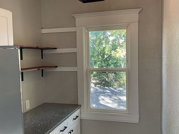 5th image of 222 W 33rd St #222