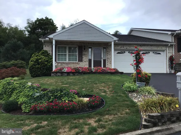 710 Fir Spring Dr, Waynesboro, PA 17268