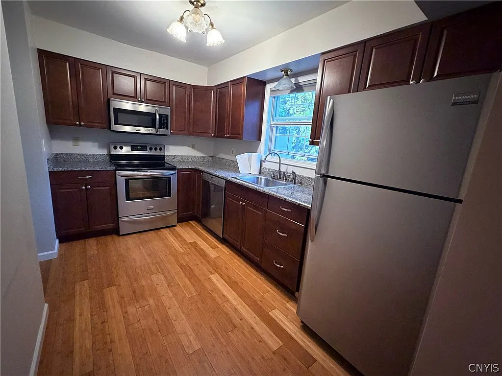 2 bed, 1.5 bath, 1136 sqft, $1,900 — Photo 2