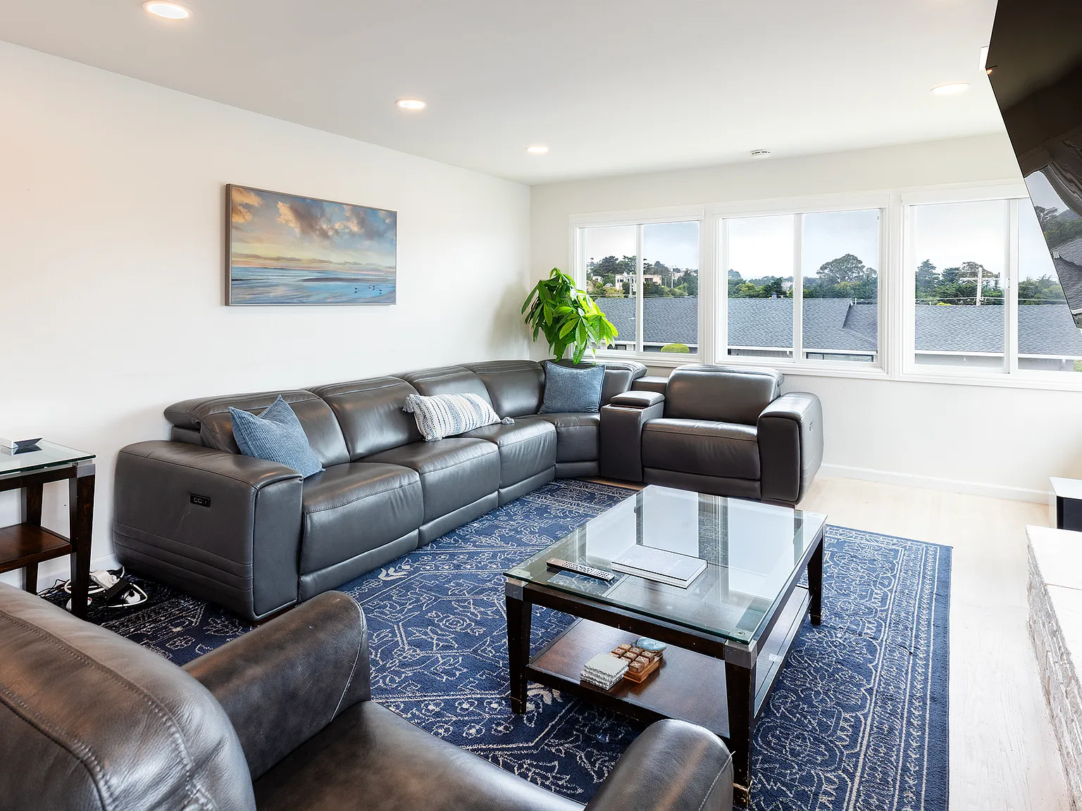 3 bed, 1820 sqft, $9,950 — Photo 4
