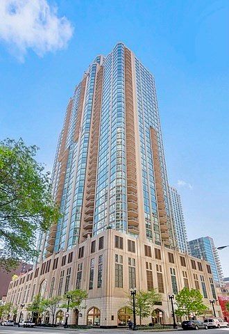 1st image of 21 E Huron St APT 1502