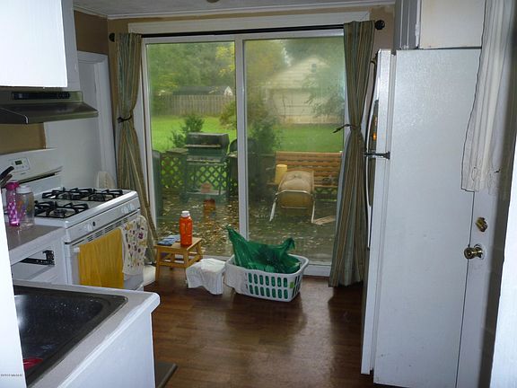 5th image of 4233 40th St SW
