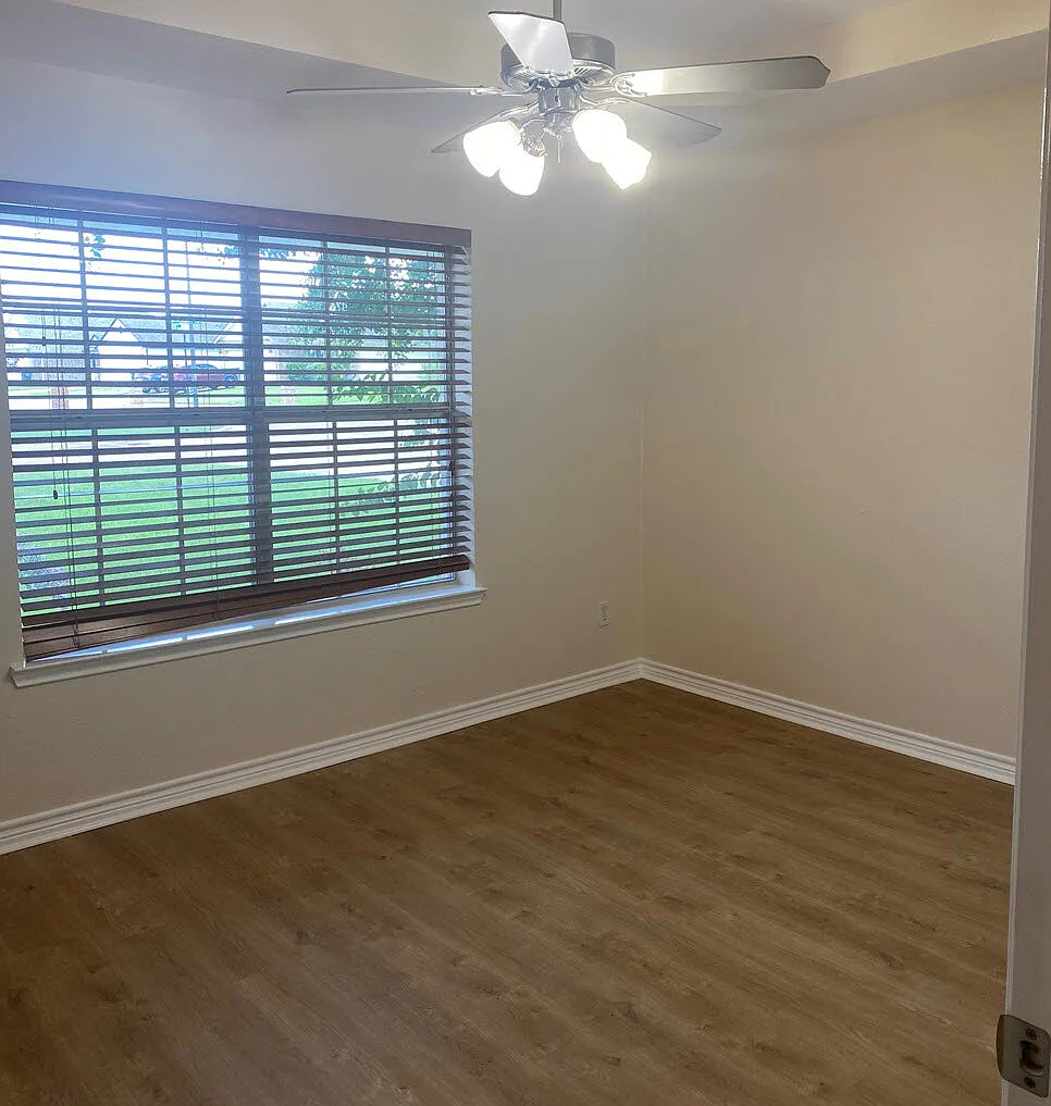3 bed, 2.0 bath, 1427 sqft, $1,975 — Photo 4