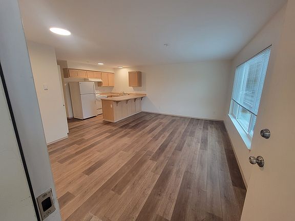 2nd image of 3229 Wetmore Ave #4