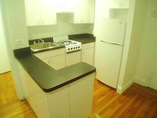 Rented by City Connections Realty | media 3