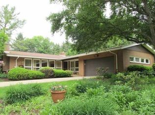 932 Country Club Dr, Greensburg, PA 15601