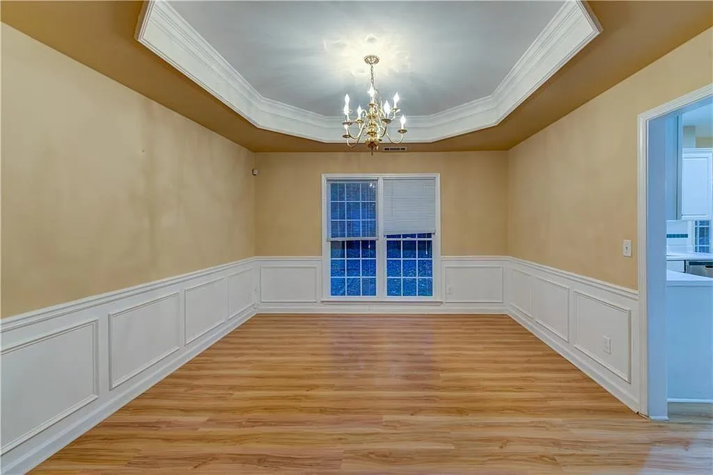 4 bed, 2.5 bath, 3011 sqft, $2,600 — Photo 2