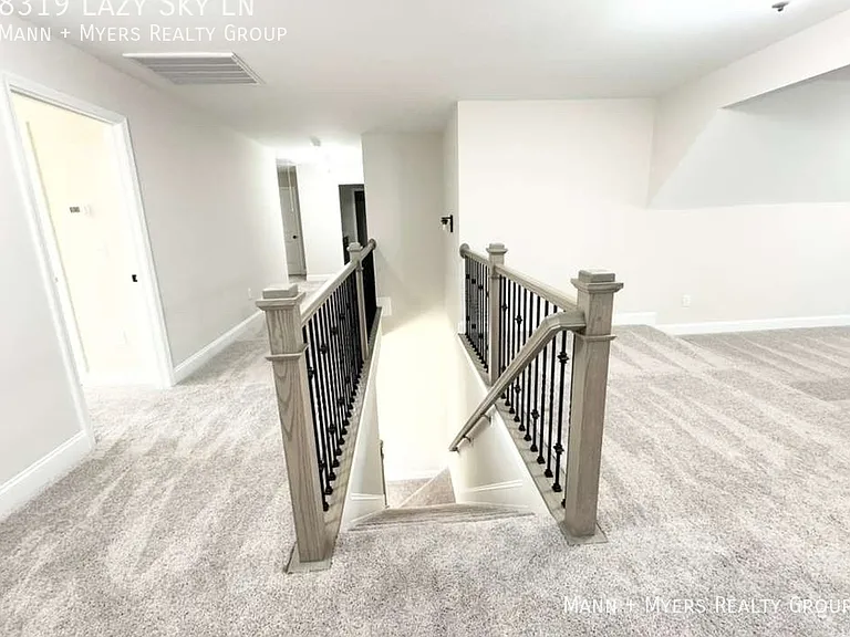 8319 Lazy Sky Ln — Photo 15