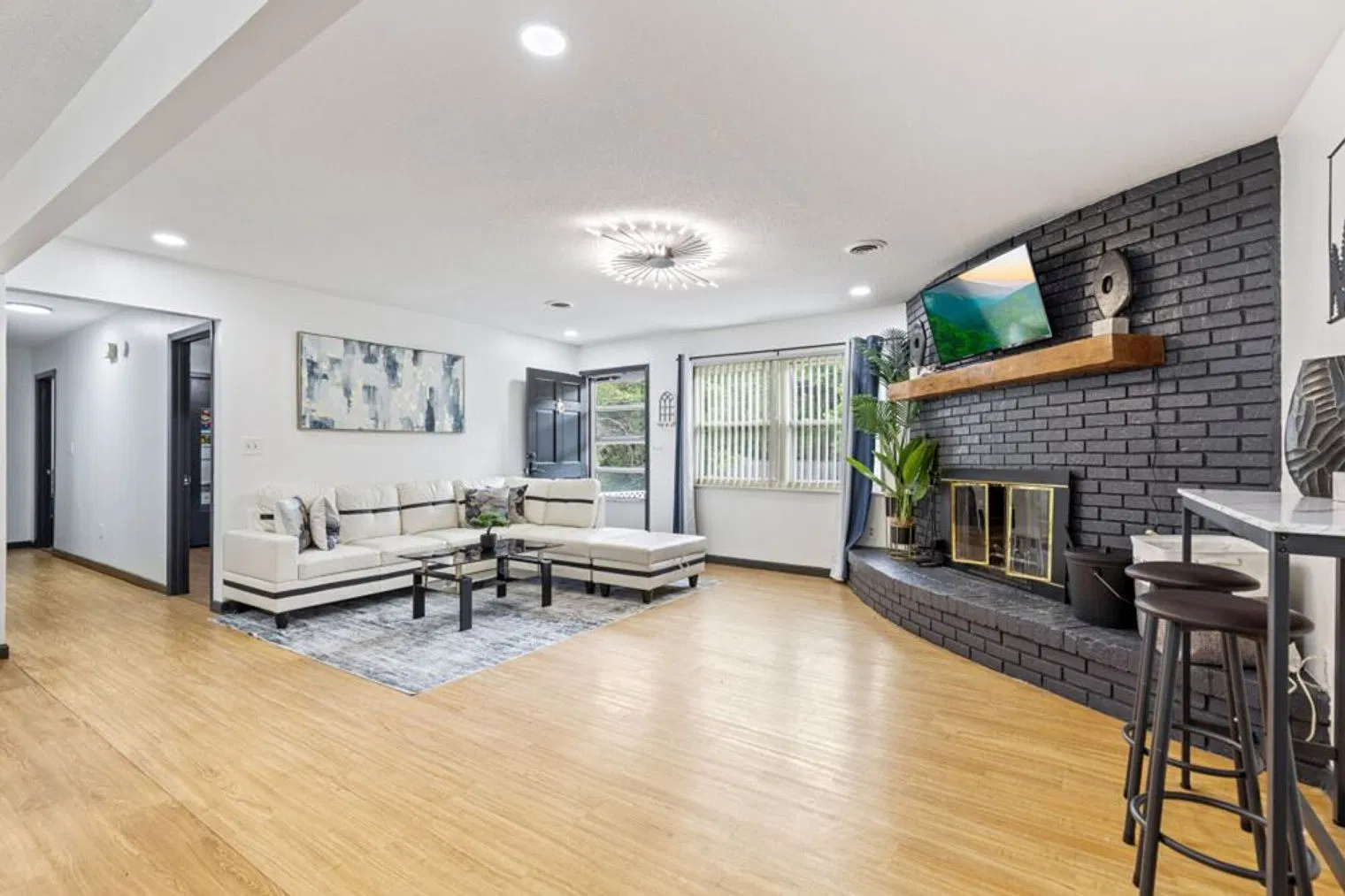 3 bed, 2.0 bath, 1313 sqft, $4,970 — Photo 1
