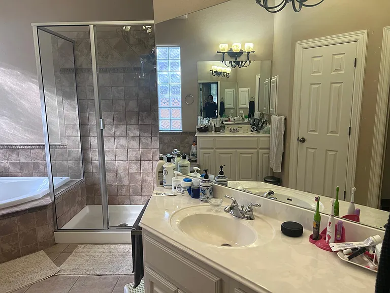 10905 Roy Butler Dr — Photo 18