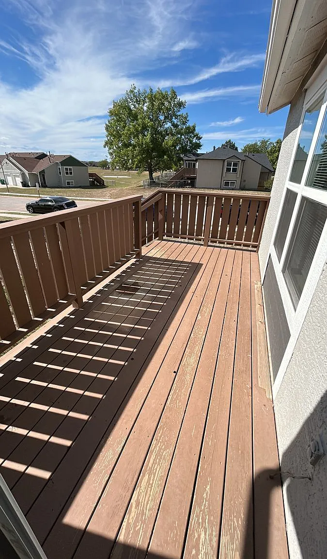 3 bed, 2.5 bath, 1328 sqft, $1,672 — Photo 4