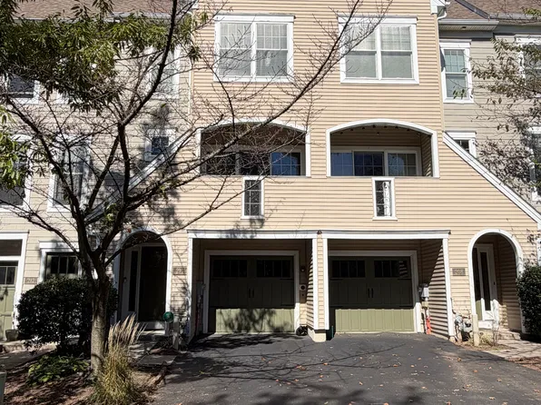 210 Cobblestone Dr, Ardmore, PA 19003