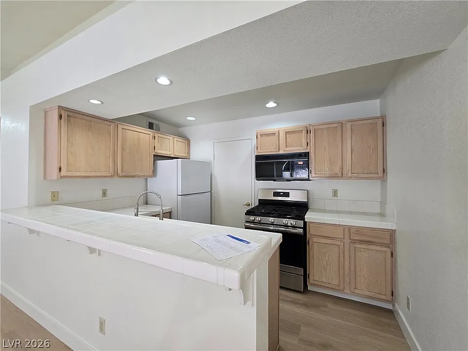 7570 W Flamingo Rd #206