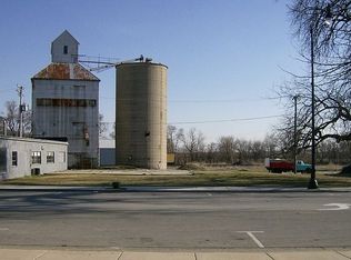 137 S May St, Hinckley, IL 60520