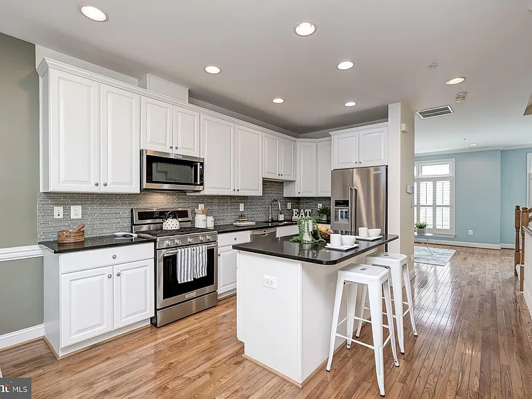 1236 Harbor Island Walk — Photo 11