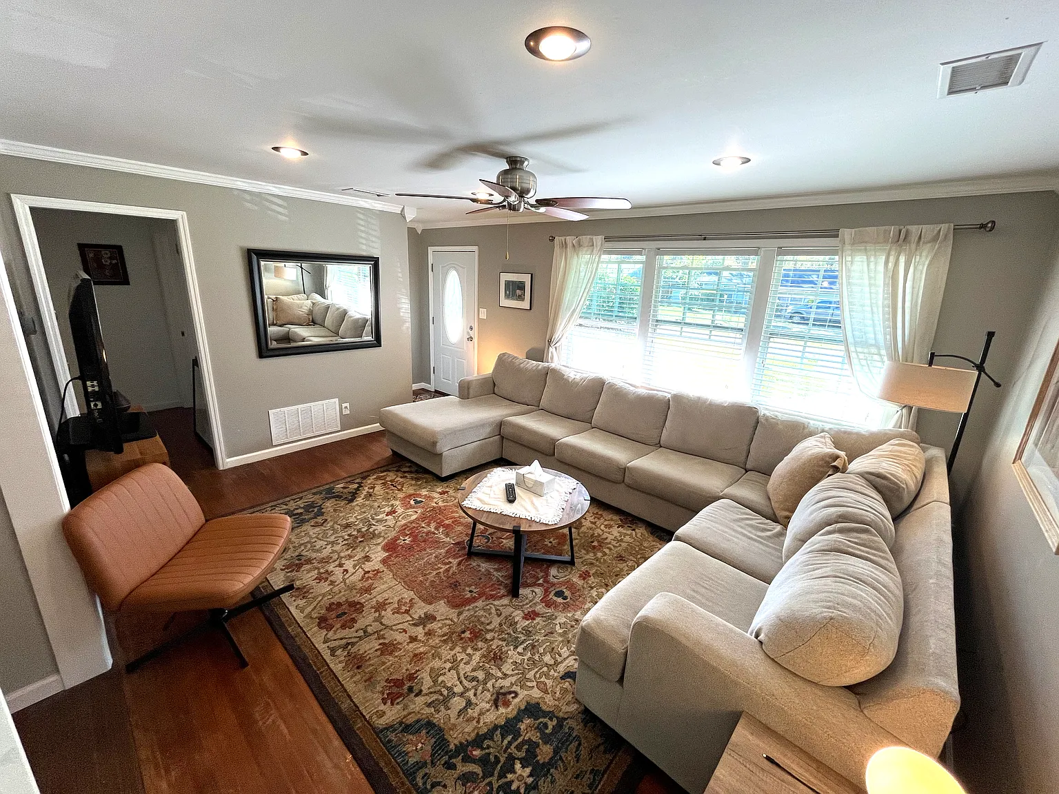 4 bed, 1.5 bath, 1820 sqft, $2,599 — Photo 2