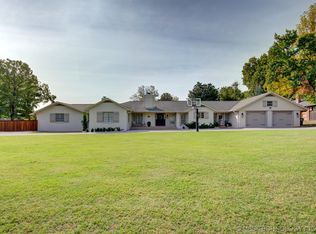 2660 E 38th St, Tulsa, OK 74105