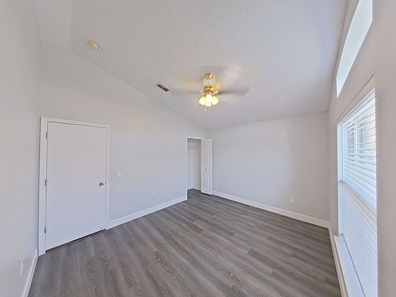 5th image of 401 Cadenza Dr