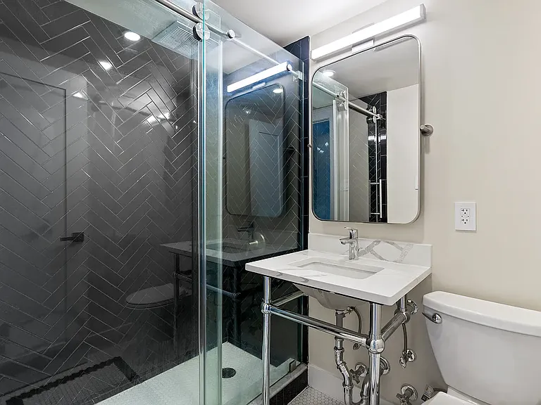 138 E 38th St #8C — Photo 4