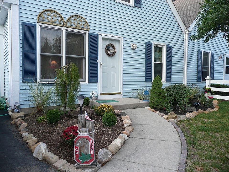 1st image of 1056 Chatham Ln W